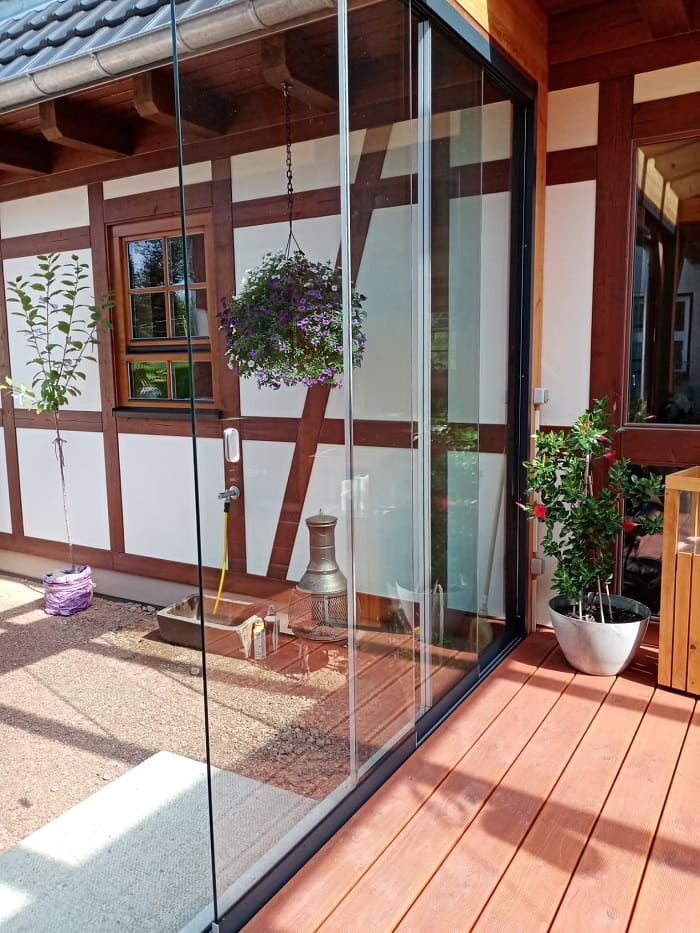 Glasschiebewand für bestehendes Holz Terrassendach